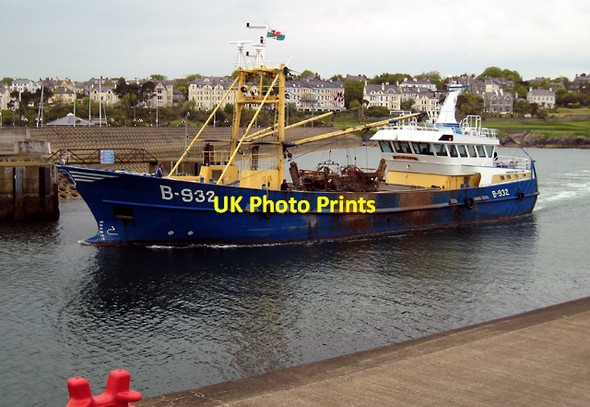Photo 6"x4" The 'Mare Gratia' arriving at Bangor harbour Bangor\/J5081 c2009