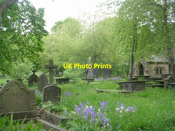 Photo 6"x4" Whitechapel Church Graveyard - Whitechapel Road Cleckheaton c2009