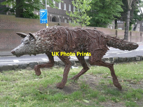Photo 6"x4" Carved wolf, Champion Park, SE5 Brixton\/TQ3175 c2009