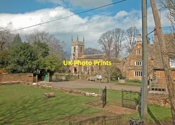 Photo 6"x4" Village green South Newington c2006