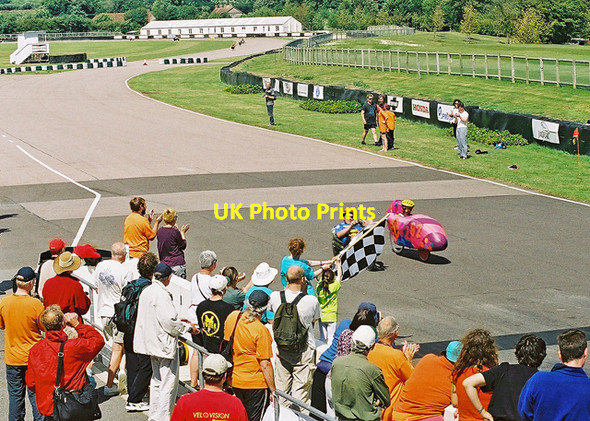 Photo 6"x4" Taking the chequered flag Westerton\/SU8807 c2001
