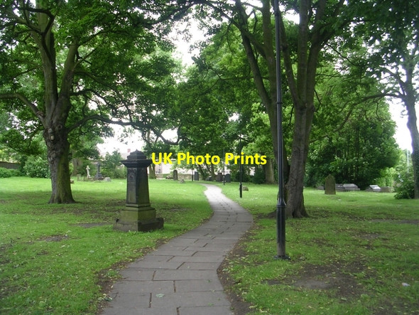 Photo 6"x4" All Saints Graveyard - Barnsley Road Moorthorpe c2009