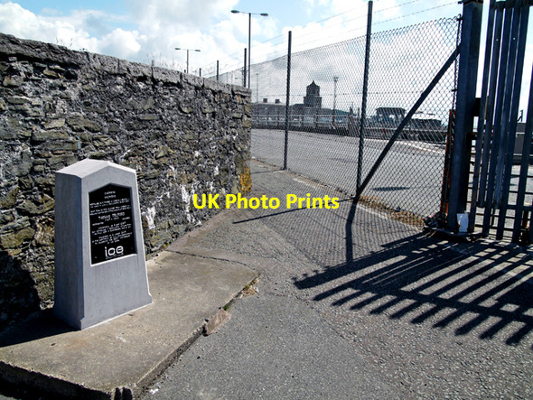 Photo 6"x4" Last milestone Holyhead\/Caergybi c2009