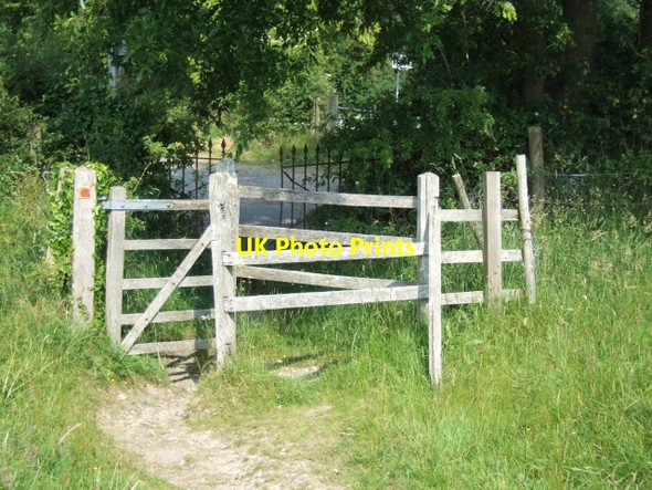 Photo 6"x4" Kissing gate on Templer Way Preston\/SX8574 c2009