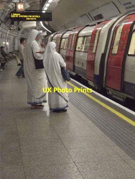 Photo 6"x4" Northbound Northern Line platform, Euston Underground Station NW1 London c2009