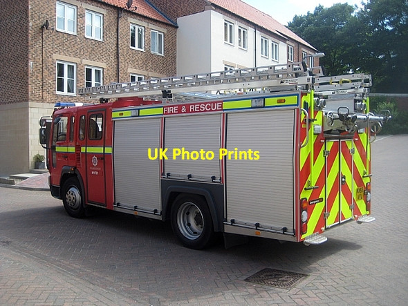 Photo 6"x4" Whitby fire tender Whitby\/NZ8910 c2009
