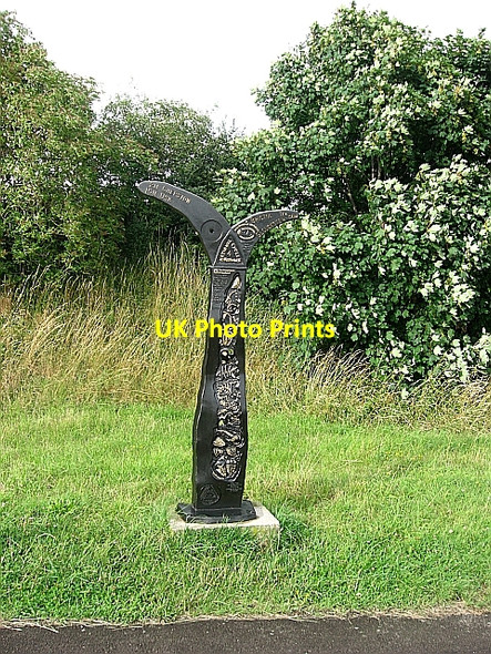Photo 6"x4" Millennium milepost on NCN4 west of the Severn Bridge Chepstow\/Cas-Gwent c2009