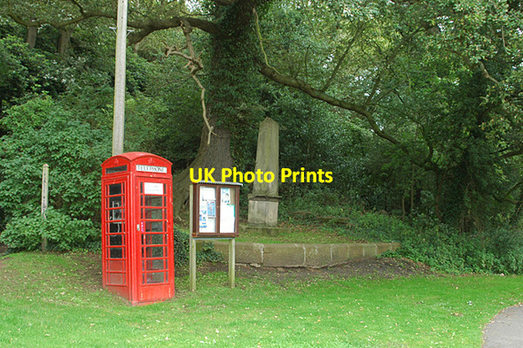 Photo 6"x4" Phone box & monument Lee Brockhurst c2009