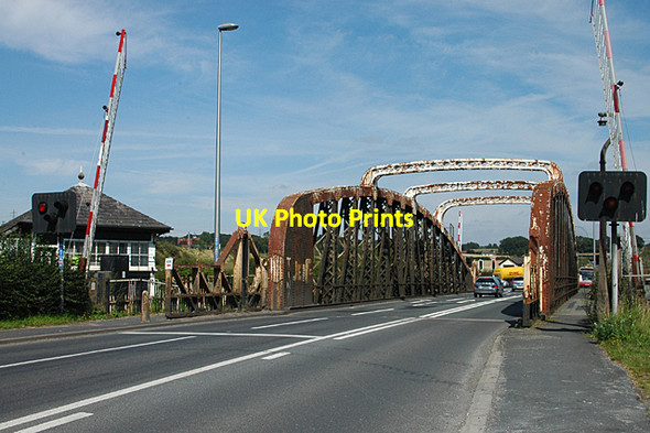 Photo 6"x4" Rusty bridge Frodsham c2009