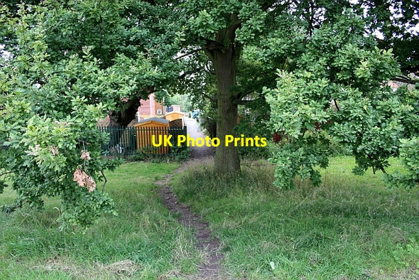 Photo 6"x4" Footpath to Meadow Road Great Malvern c2009