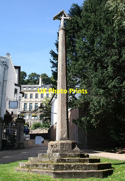 Photo 6"x4" Cross, Great Malvern Priory churchyard Great Malvern c2009