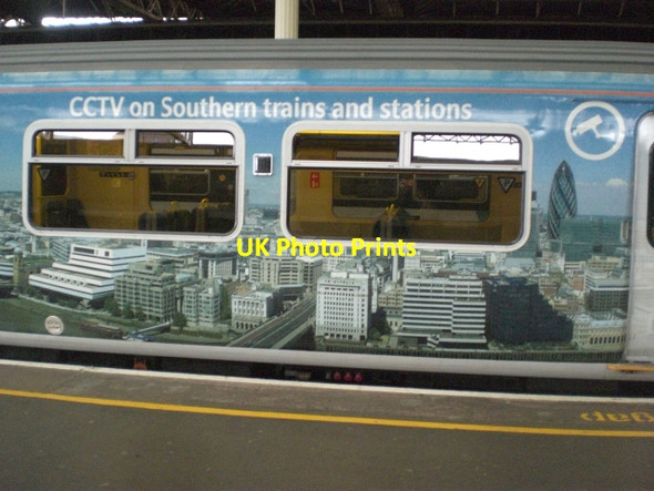 Photo 6"x4" Train warning, London Bridge Railway Station SE1 London c2009