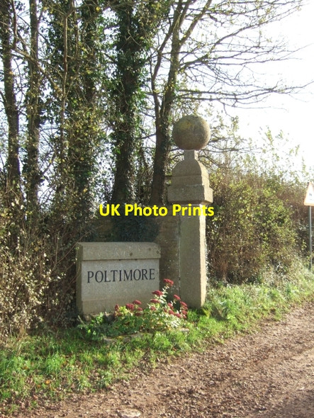 Photo 6"x4" Bowls Cross; Gate Post to Poltimore estate Brookleigh c2009