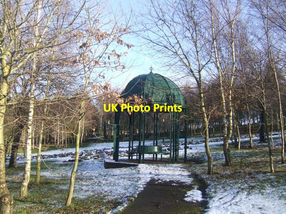 Photo 6"x4" Shelter in Bushbury Crematorium Wednesfield c2009