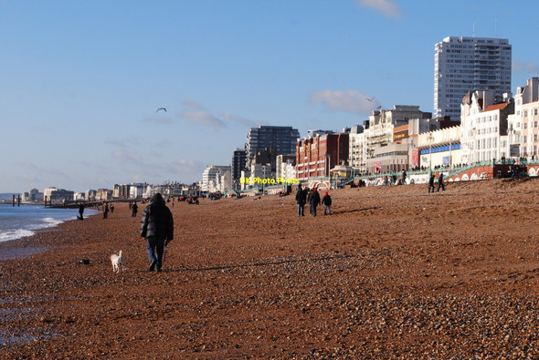 Photo 6"x4" New Years Day on Brighton Beach Hove c2010