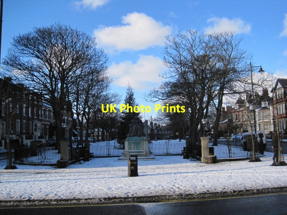 Photo 6"x4" Queen Victoria Statue, Tynemouth Tynemouth c2010