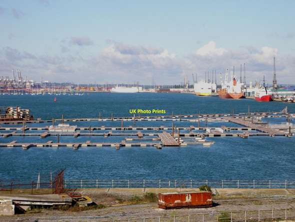 Photo 6"x4" Southampton Docks Southampton c2005