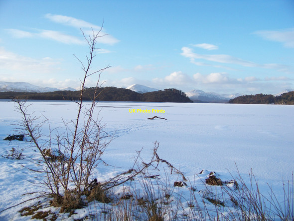 Photo 6"x4" Frozen Loch Lomond Balmaha c2010