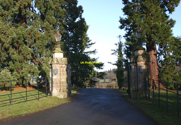 Photo 6"x4" The entrance gates to Walton Hall Hotel Walton\/SP2853 c2010
