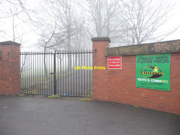 Photo 6"x4" Locked gates, Eastmoor Road Wakefield\/SE3320 c2010