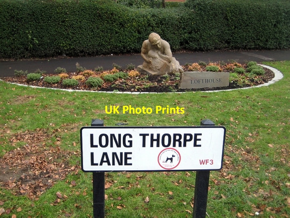 Photo 6"x4" Commemorative garden, Lofthouse (1) Rothwell\/SE3428 c2010