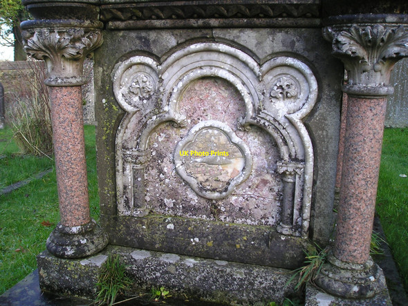 Photo 6"x4" Great Tew: Fish detail on old tomb Great Tew c2009
