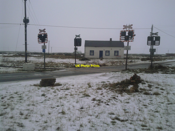 Photo 6"x4" Wintry level crossing at Dungeness Dungeness c2010