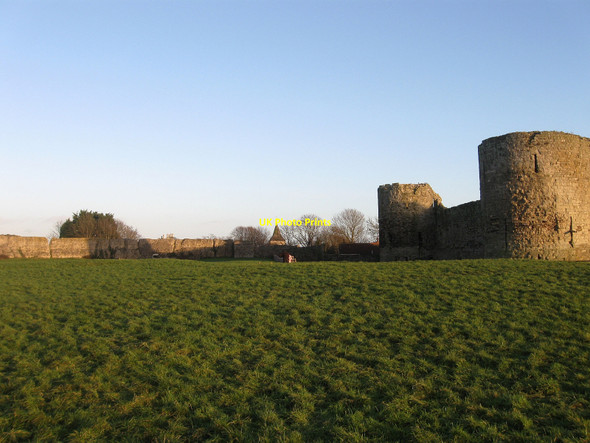 Photo 6"x4" Pevensey Castle Pevensey c2010
