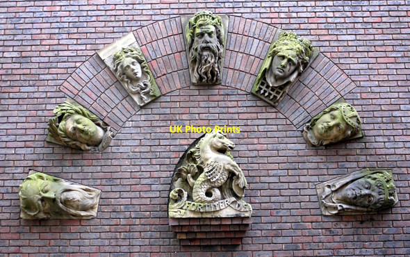 Photo 6"x4" Carved heads, Prudhoe Chare Newcastle upon Tyne c2010