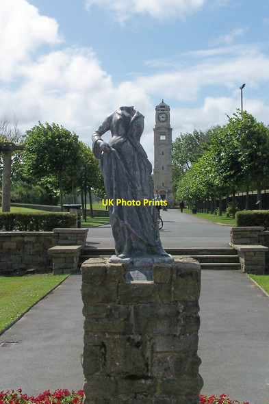 Photo 6"x4" Headless (South) Statue and Clock Tower, Stanley Park, Blackpool Blackpool\/SD3136 c2009