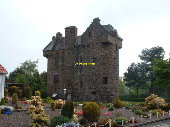Photo 6"x4" Claypotts Castle West Ferry c2005