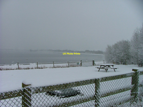 Photo 6"x4" Farmoor Reservoir Picnic Area under snow Filchampstead c2010