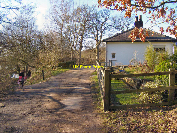 Photo 6"x4" Warren Lodge and Warren Lea Romiley c2010