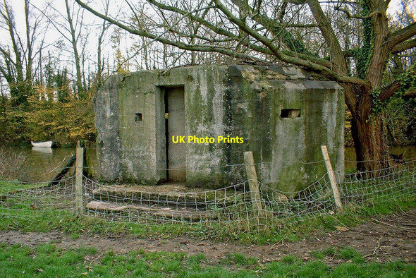 Photo 6"x4" Pillbox by the River Thames Eaton Hastings c2002