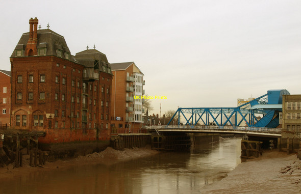 Photo 6"x4" The River Hull and North Bridge Kingston upon Hull c2010