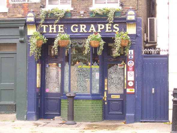 Photo 6"x4" The Grapes Pub, Limehouse Poplar\/TQ3780 c2010