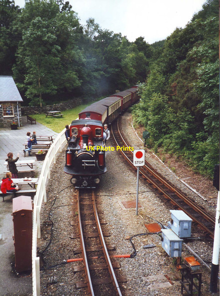 Photo 6"x4" David Lloyd George enters Tan-Y-Bwlch station Rhyd\/SH6341 c1998