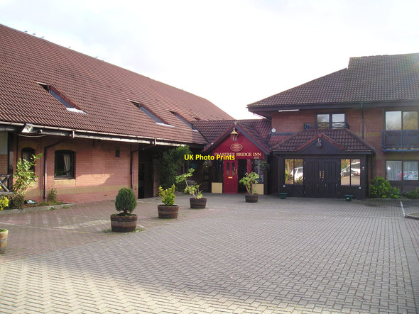 Photo 6"x4" The Peartree Bridge Inn Pub, Peartree Bridge, Milton Keynes Milton Keynes c2010