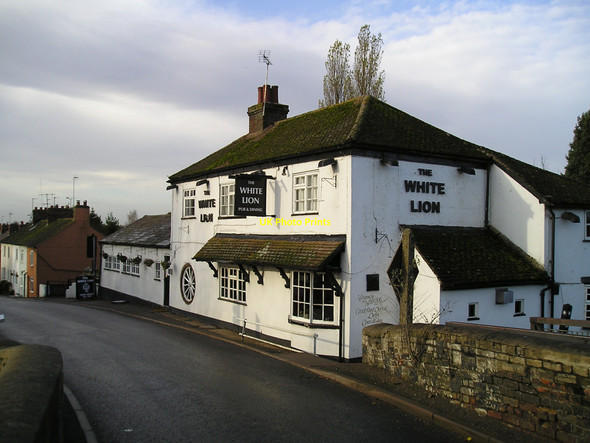 Photo 6"x4" The White Lion Pub, Marsworth Gubblecote c2010