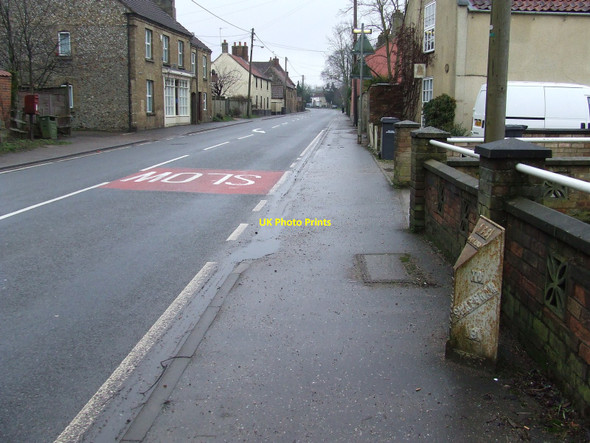 Photo 6"x4" Old Milepost Fincham\/TF6806 c2010