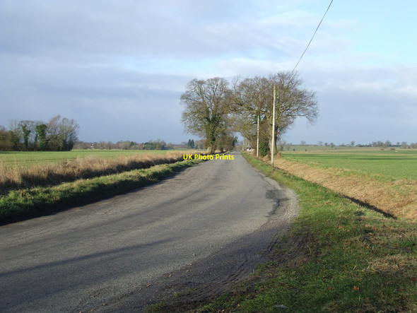 Photo 6"x4" Straight Road North Lopham c2010