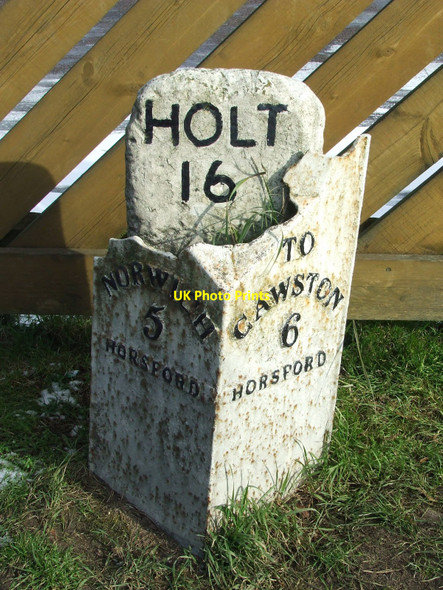 Photo 6"x4" Old Milestone Horsford c2010