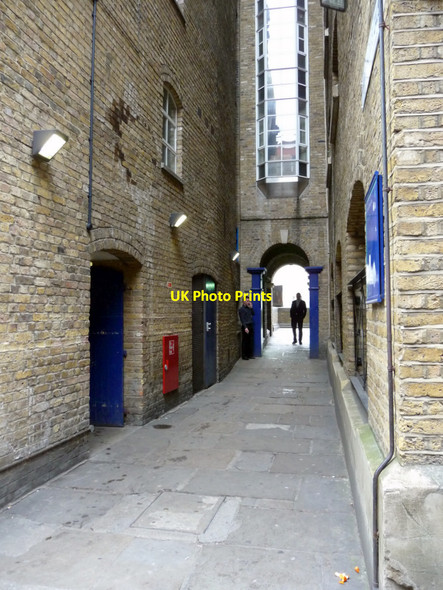 Photo 6"x4" Alleyway, London SE1 London c2009