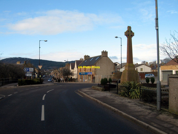 Photo 6"x4" War memorial and High Street, Alness Alness c2010