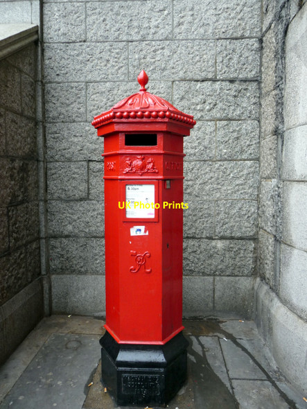 Photo 6"x4" Victorian Penfold Pillar Box near Tower Bridge London c2009