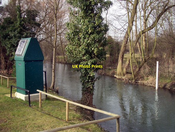 Photo 6"x4" Witney Flood Warning Station Witney c2010