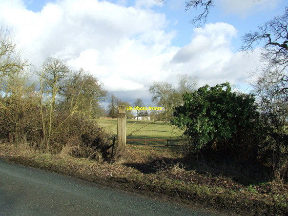 Photo 6"x4" Old Gateway The Marsh\/TM0877 c2010