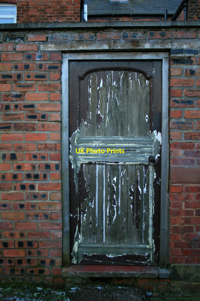 Photo 6"x4" Back alley doorway Leek\/SJ9856 c2010