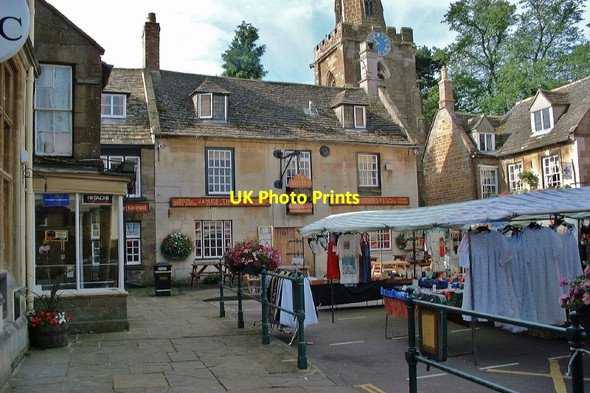 Photo 6"x4" Uppingham: The Vaults Uppingham c2002
