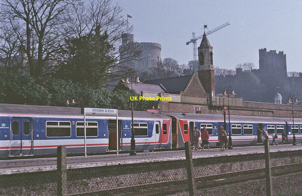 Photo 6"x4" Windsor & Eton Riverside Station Eton c1990